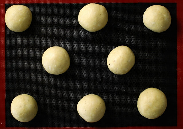 セムラ　レシピ　パン生地を成型し発酵させる