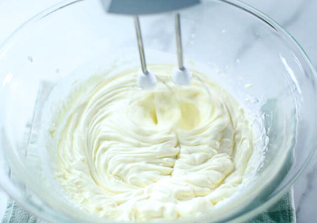 フルーツミルクレープ　レシピ　マスカルポーネクリームを作る