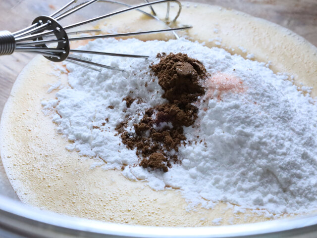 米粉のキャロットケーキ　レシピ　粉類を入れる