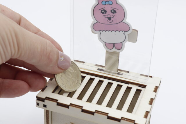 セリアの木製ミニ賽銭箱の使用例