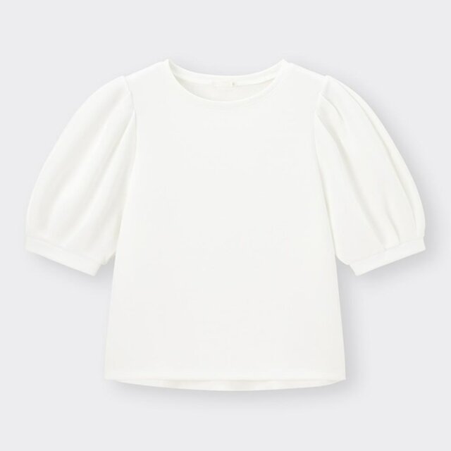 GUの白Tシャツ