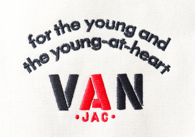 VANのIVYメッセンジャーバッグの刺繍