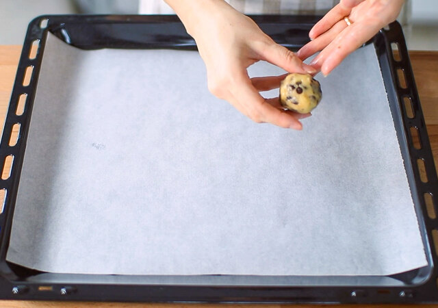 アメリカンチョコチップクッキー　レシピ　成型して天板に並べる