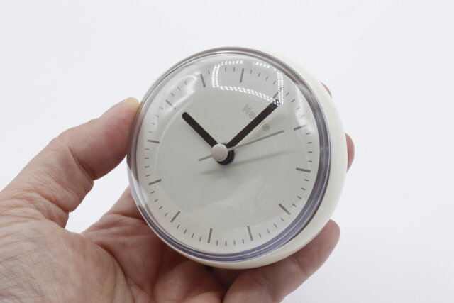 3COINSの防滴時計のデザイン