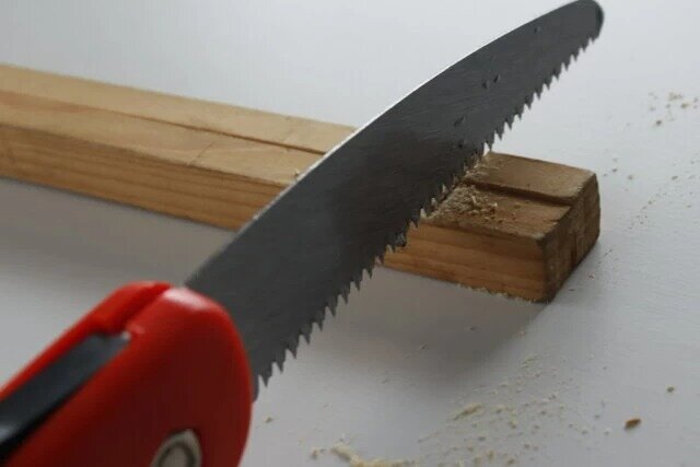 ダイソーの木工用折り込みのこぎり（刃渡り130mm）の使用感