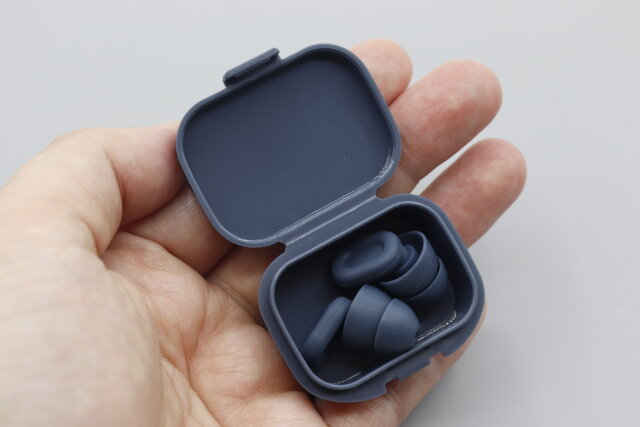セリアの耳から出っ張らない耳栓は持ち運びに便利なケース付き