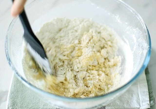 レモンクリンクルクッキー　レシピ　薄力粉・ベーキングパウダー・塩を入れて混ぜる