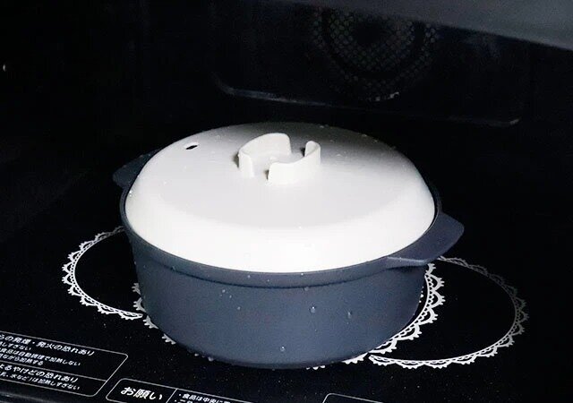 ダイソーのレンジ鍋（1.4L、グレー）を電子レンジで調理