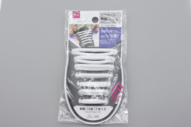 ダイソーのシリコーン靴紐（スニーカー用、ホワイト、14個）のパッケージ