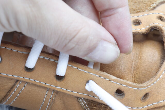 ダイソーのシリコーン靴紐（スニーカー用、ホワイト、14個）の使用方法