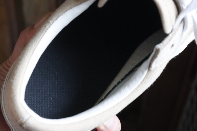 ダイソーの靴の中の汚れが隠せる薄型抗菌防臭インソール