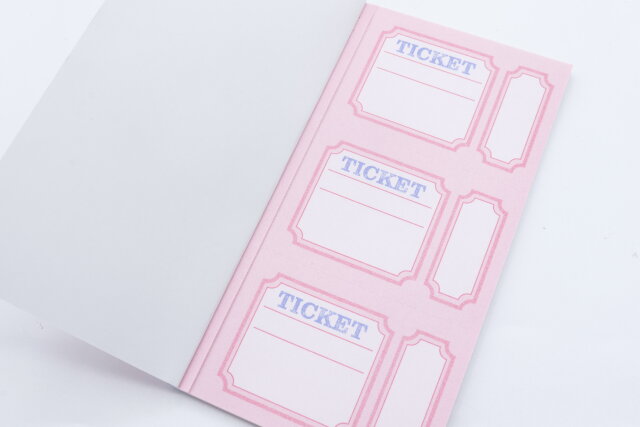 ダイソーの物販チケットのようなカットメモ（3枚×32枚、96枚綴り、ピンク）