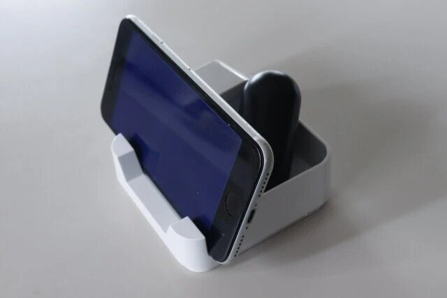 ダイソー　卓上収納ケース（組み立てタイプ、携帯＆メモスタンド）　使用例