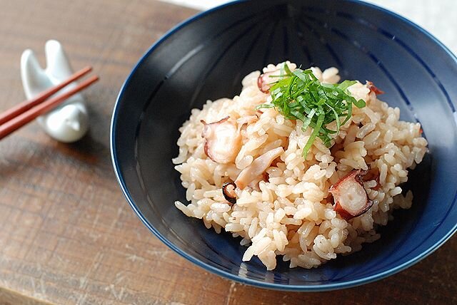 ほのかなピンク色が可愛い！たこ飯