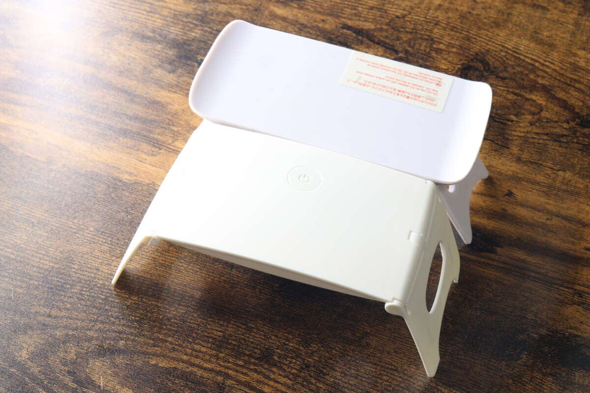 組裝好的新型樹脂燈的側面視圖。 組み立てた状態の新型レジンライトを横から見た様子