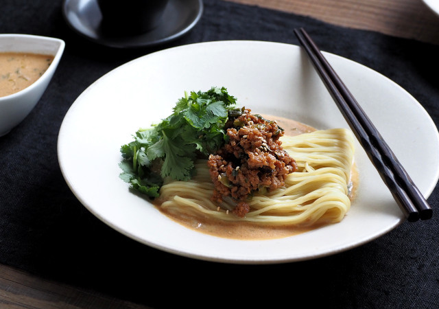 肉味噌 胡麻だれはアレンジ料理にも使える 濃厚ピリ辛 冷やし胡麻だれ担々麺レシピ Michill ミチル