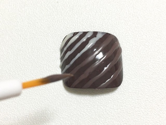 足元も甘く仕上げて ほぼ100均で出来るチョコフットネイル Michill ミチル