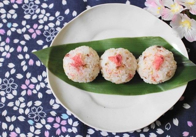 いつもの料理にプラスワン 桜の塩漬け で春色の食卓 Michill Bygmo ミチル