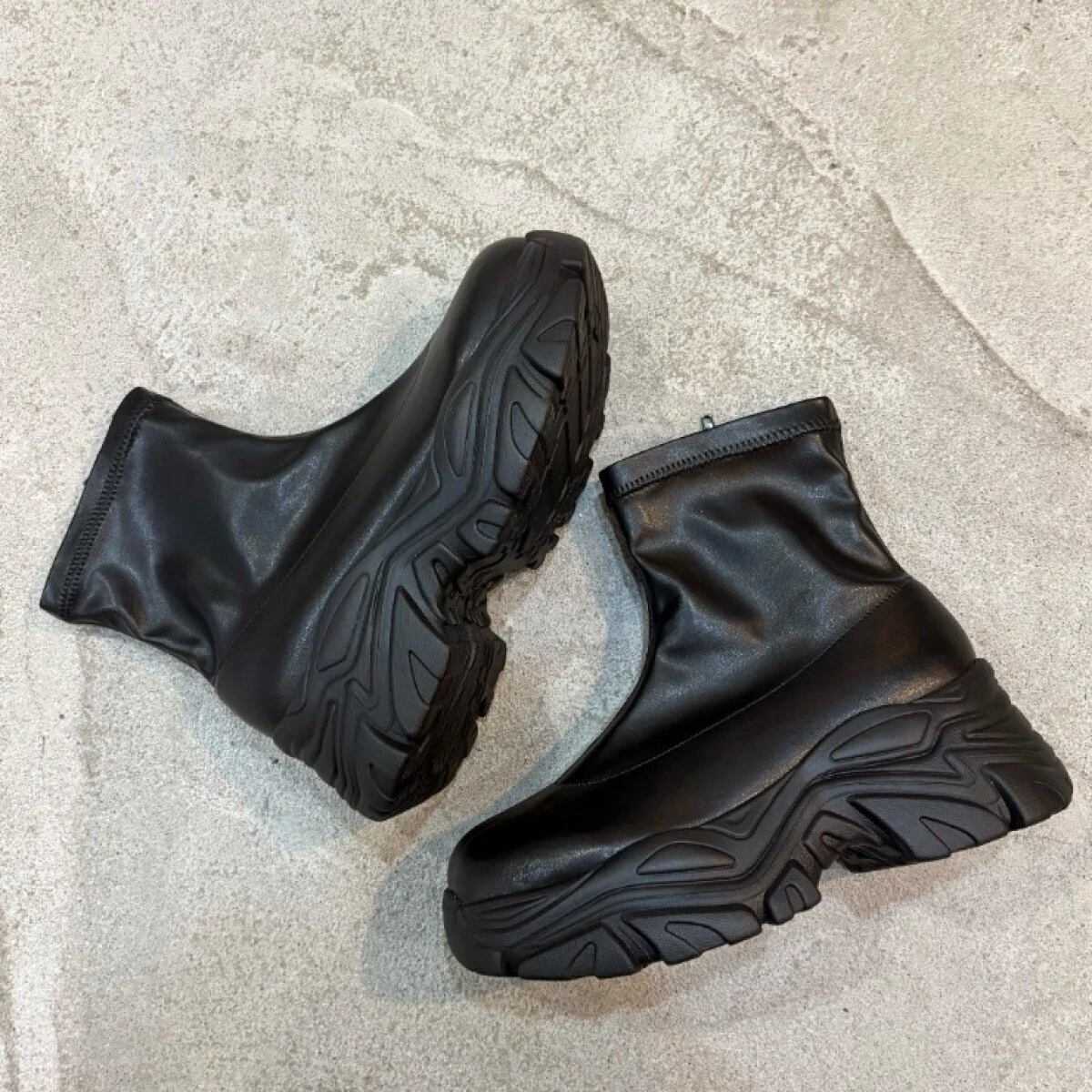 黒い厚底ストレッチブーツ 黒い厚底ストレッチブーツ