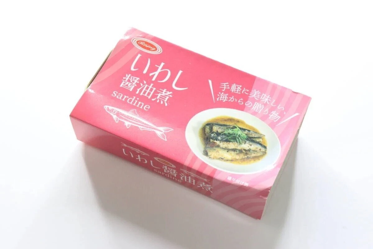 赤いパッケージのダイソーいわし醤油煮の箱 赤いパッケージのダイソーいわし醤油煮の箱