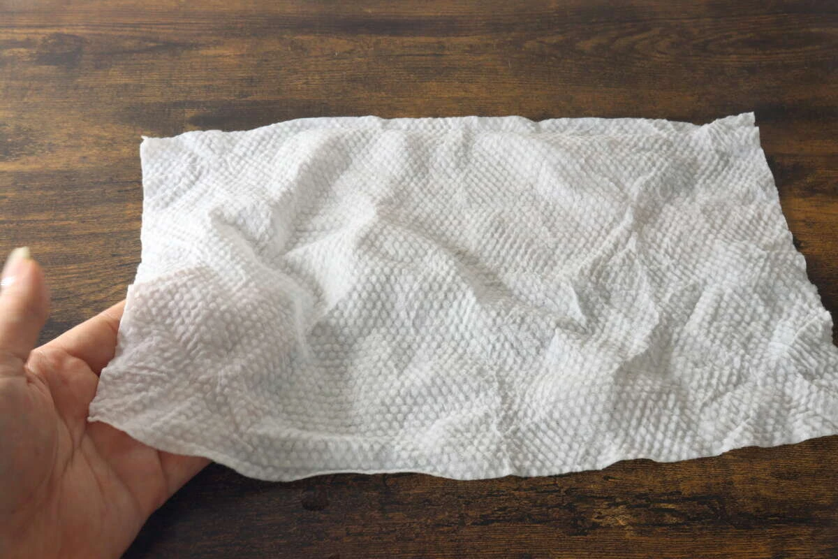 水で戻したタオルを大きく広げて質感を分かりやすく見せている状態 水で戻したタオルを大きく広げて質感を分かりやすく見せている状態