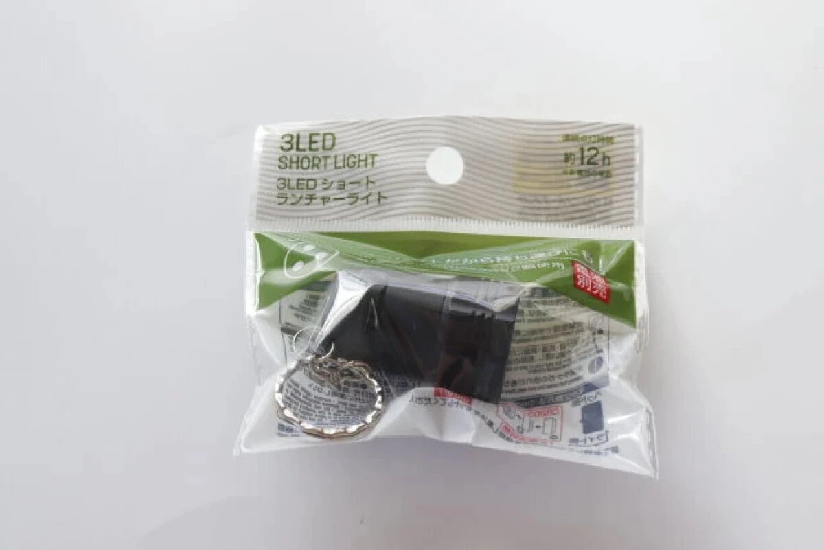 透明なパッケージに入った、黒い3LEDショートランチャーライト 透明なパッケージに入った、黒い3LEDショートランチャーライト