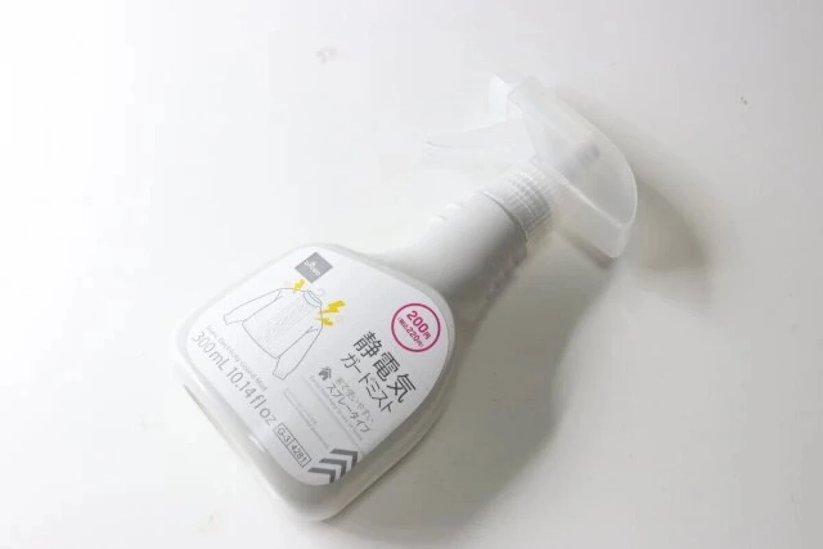 白いスプレーボトルの静電気ガードミストの商品パッケージ