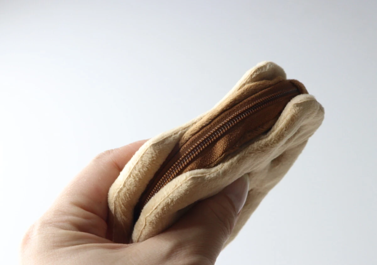 300円なのによくできてるわ～！雑貨屋さんに並んでてもおかしくない100均ポーチ