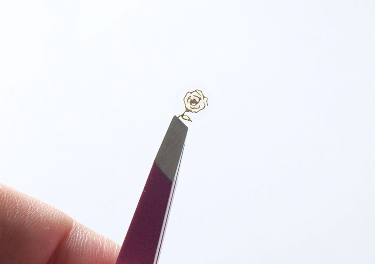 貼らないってどういうこと？「今までの苦労は一体…？」失敗しにくい100均の便利なフィルム