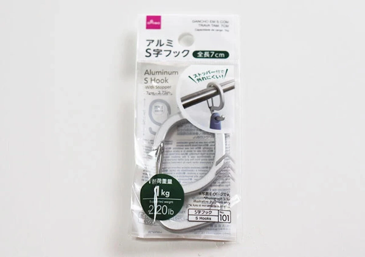 ダイソーの「アルミS字フック(ストッパー付、7cm)」のパッケージ ダイソーの「アルミS字フック(ストッパー付、7cm)」のパッケージ