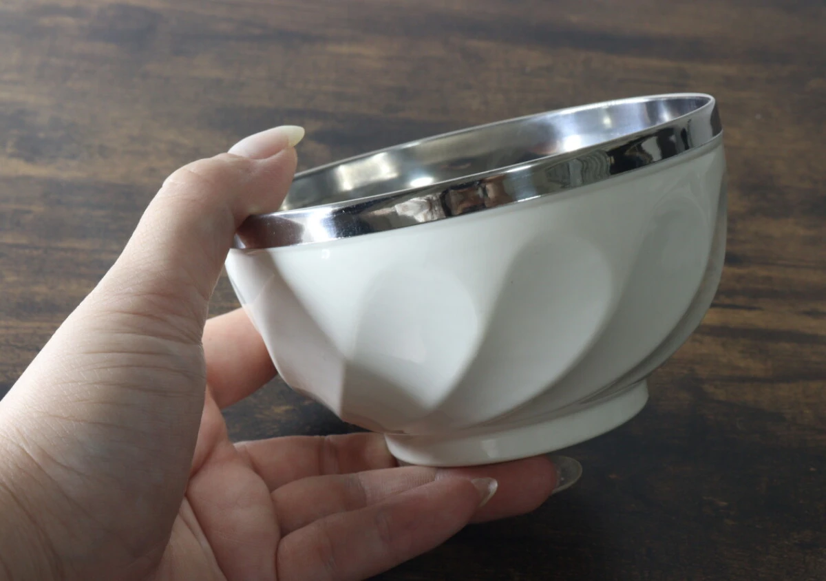 コレ100円？！「ただのプラスチックの器じゃん…」っスルーしたらもったいない食器