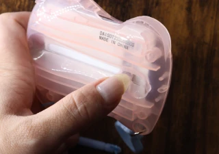 ダイソーよ、なぜキーホルダーにした？「子供の頃によく遊んだわ～」昔懐かしのおもちゃ