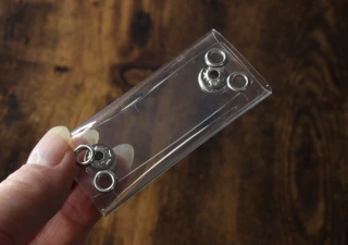 穴開けるのちょっと待った～！セリアに買いに行って良かった！バッグに付けるアイデア商品