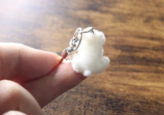 ダイソーで売り切れるわけだわ！「また棚空っぽになりそう…」突如入荷した幻のキーホルダー