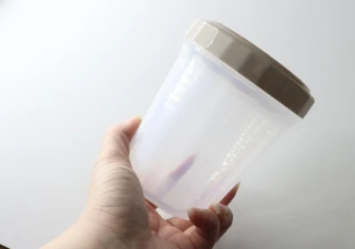 セリアにも出た～！「バッグの隙間に入って快適！」買い替えて大正解だったキッチングッズ
