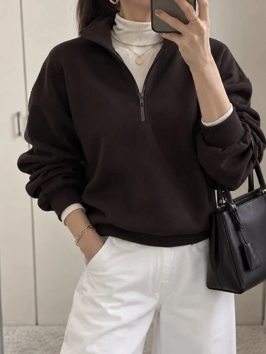 茶色のハーフジップスウェット