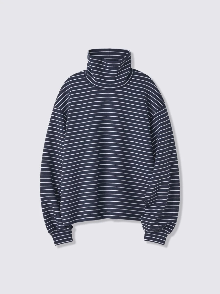 ネイビーベースに白の細ピッチボーダーが入ったハイネックTシャツ ネイビーベースに白の細ピッチボーダーが入ったハイネックTシャツ