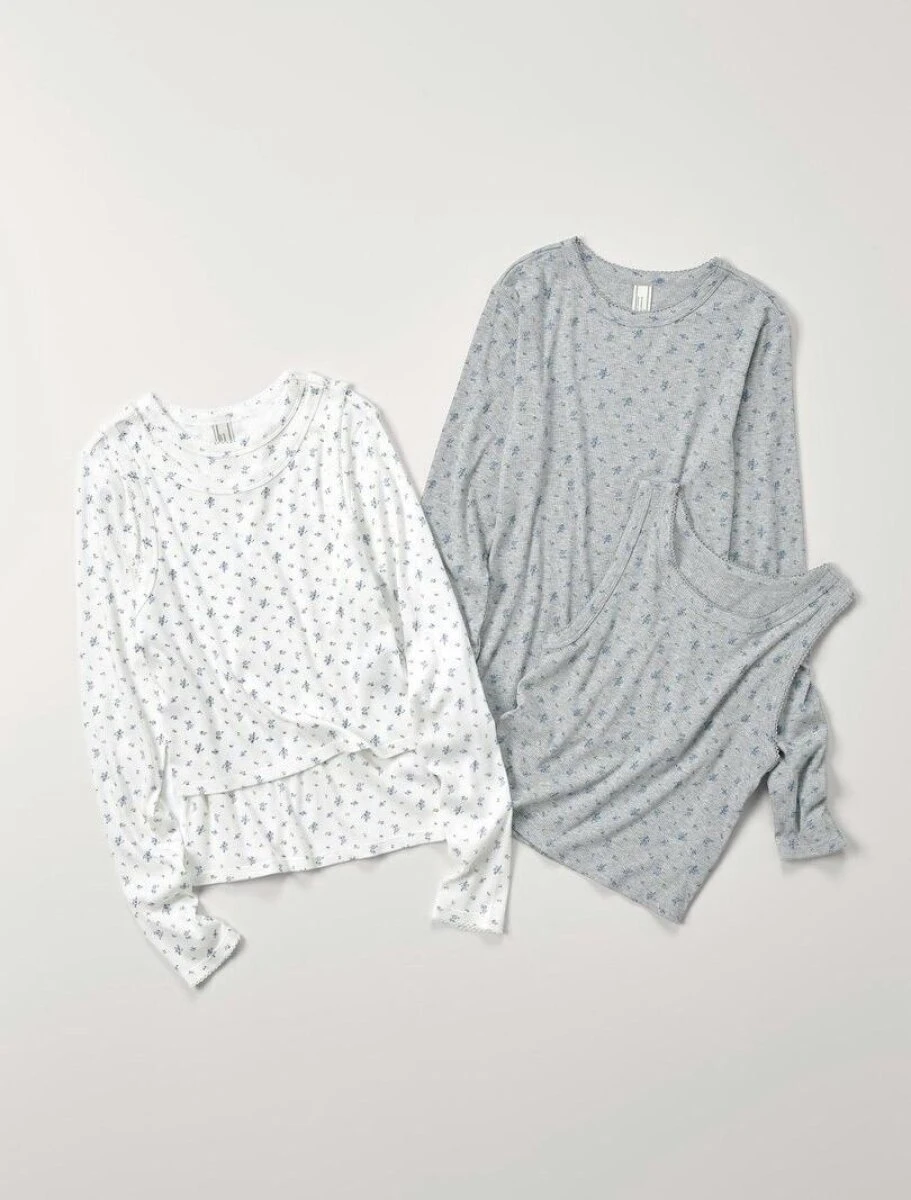 ホワイトとグレーのレイヤード風リブTシャツの平置き写真 ホワイトとグレーのレイヤード風リブTシャツの平置き写真
